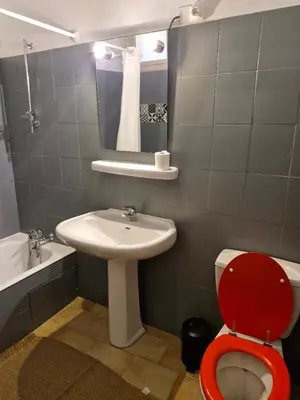 Salle de bains dans l'établissement Appartement centre Saint Florent
