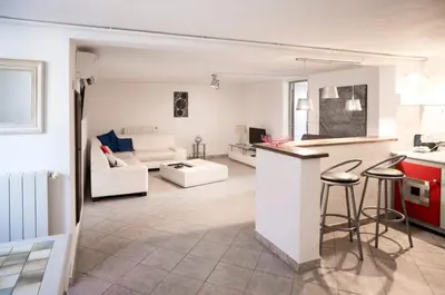Coin salon dans l'établissement Bas de villa, Haute-Corse, vue montagne, 5min des plages