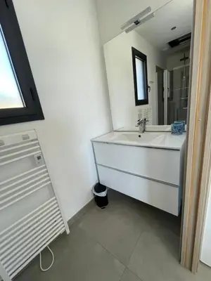 Salle de bains dans l'établissement Les Toits de Moriani