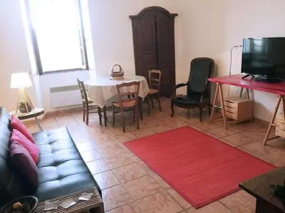 Télévision ou salle de divertissement dans l'établissement Charme du village-Plage à 10mn