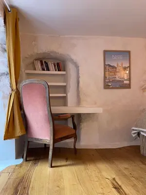 Bibliothèque dans l'appartement