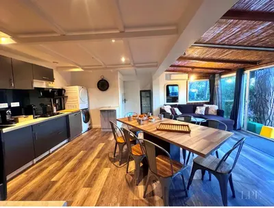 Cuisine ou kitchenette dans l'établissement T3 Les pieds dans l'eau