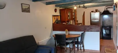 Cuisine ou kitchenette dans l'établissement NIOLU
