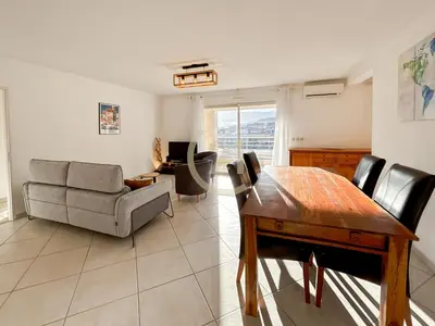 Coin salon dans l'établissement Résidence Port Calvi - Appartement T3 vue mer !