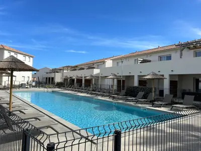 Piscine de l'établissement Bravone 74- piscine en résidence-clim-wifi-pieds dans l'eau ou située à proximité