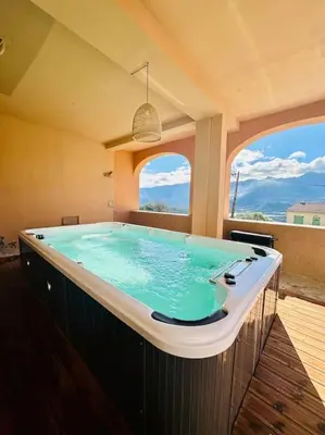 Vue générale sur la montagne ou vue sur la montagne depuis l'appartement