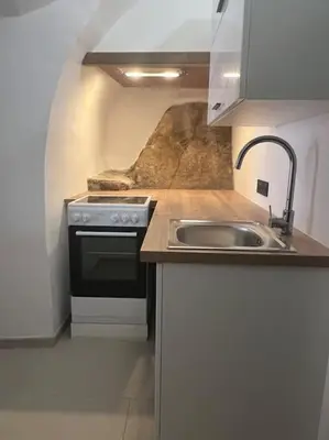 Cuisine ou kitchenette dans l'établissement Authentique appartement vue montagnes avec grand patio et jacuzzi chauffé