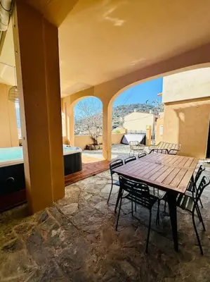 Plan de l'établissement Authentique appartement vue montagnes avec grand patio et jacuzzi chauffé