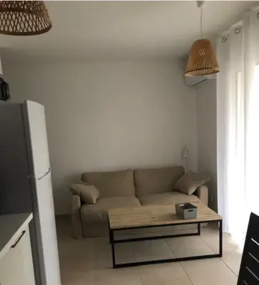Coin salon dans l'établissement Appart. en Corse t3 bord de mer et piscine. N 143