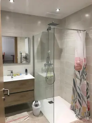 Salle de bains dans l'établissement Appartement à Ghisonaccia-Prunelli