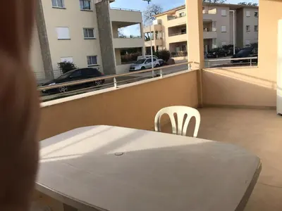 Balcon ou terrasse dans l'établissement Appartement à Ghisonaccia-Prunelli