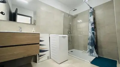Salle de bains dans l'établissement Appartement T3 A Marina 1 LUMIO
