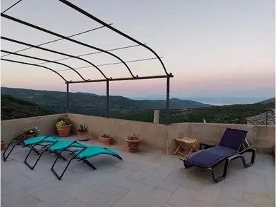 Vue générale sur la montagne ou vue sur la montagne depuis la maison de vacances