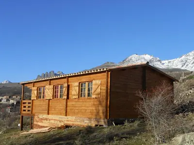 Vue générale sur la montagne ou vue sur la montagne depuis le chalet
