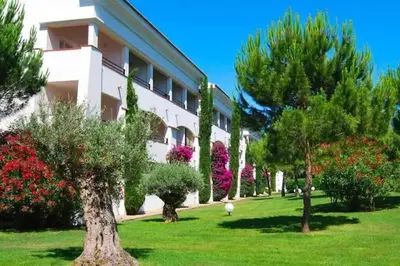Jardin de l'établissement Appartement en bord de mer avec piscine