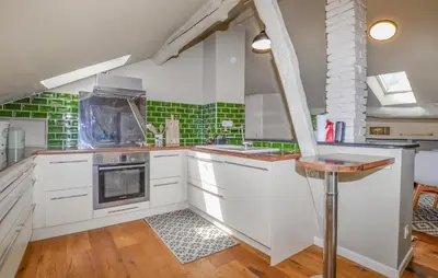 Cuisine ou kitchenette dans l'établissement Beautiful Apartment In Bastia