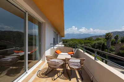 Vue générale sur la montagne ou vue sur la montagne depuis l'appartement