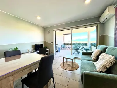 Coin salon dans l'établissement Appartement ALERIA 2/4 personnes
