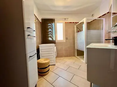 Cuisine ou kitchenette dans l'établissement Appartement ALERIA 2/4 personnes