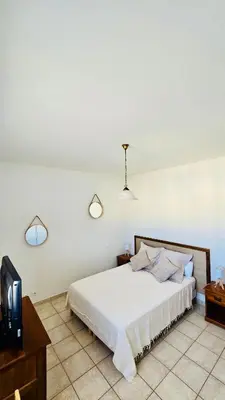 Un ou plusieurs lits dans un hébergement de l'établissement Maison en bord de mer, Plage de la Marana en Corse
