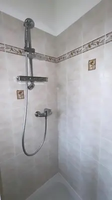 Salle de bains dans l'établissement Maison en bord de mer, Plage de la Marana en Corse