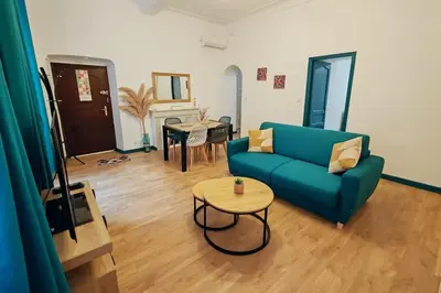 Coin salon dans l'établissement Appartement rénové centre historique de Bastia à deux pas du Vieux Port