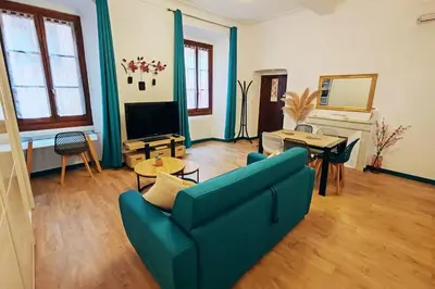 Coin salon dans l'établissement Appartement rénové centre historique de Bastia à deux pas du Vieux Port