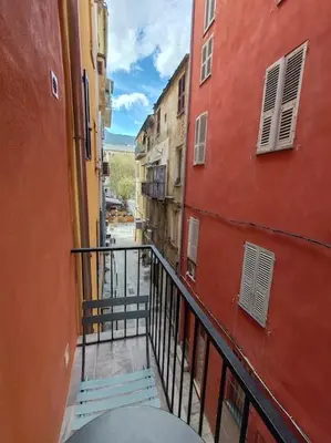 Balcon ou terrasse dans l'établissement Appartement rénové centre historique de Bastia à deux pas du Vieux Port