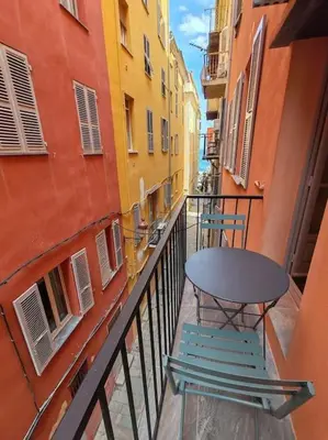 Balcon ou terrasse dans l'établissement Appartement rénové centre historique de Bastia à deux pas du Vieux Port