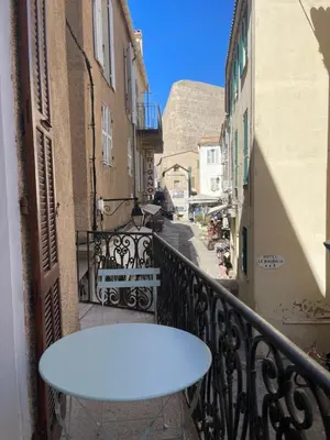 Balcon ou terrasse dans l'établissement Appartement en plein Centre
