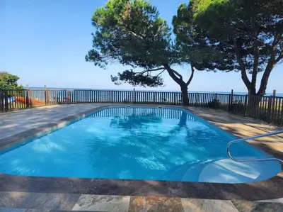 Piscine de l'établissement Mini Villa Bord de Mer - Idylle BY MONARCA ou située à proximité