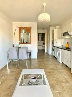 Cuisine ou kitchenette dans l'établissement Appartement centre ville - 4p