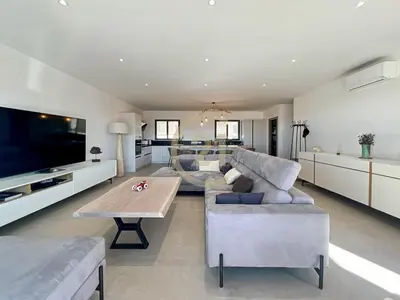 Télévision ou salle de divertissement dans l'établissement Villa les Marines de Palasca