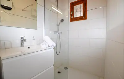 Salle de bains dans l'établissement 2 Bedroom Stunning Home In Popolasca
