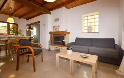Coin salon dans l'établissement 2 Bedroom Stunning Home In Popolasca