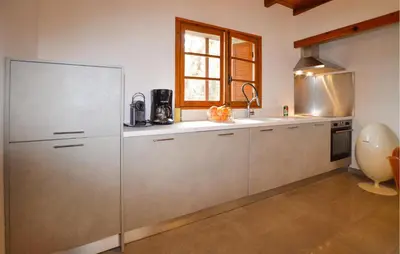 Cuisine ou kitchenette dans l'établissement 2 Bedroom Stunning Home In Popolasca