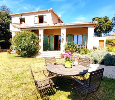 Jardin de l'établissement Mare e Monti Chez Thomas et Magali