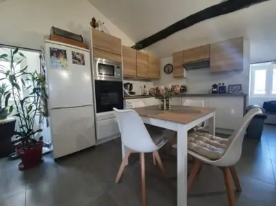 Cuisine ou kitchenette dans l'établissement Petit duplex atypique