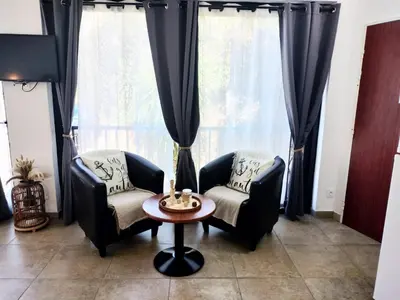 Coin salon dans l'établissement Appartement T2 Porto
