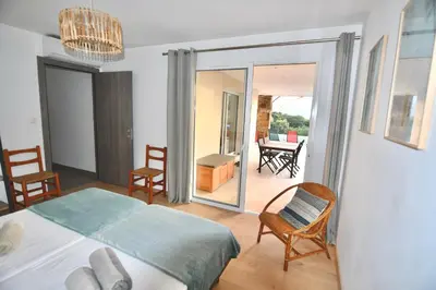 Un ou plusieurs lits dans un hébergement de l'établissement Appartement 60m2 avec piscine privée dans villa