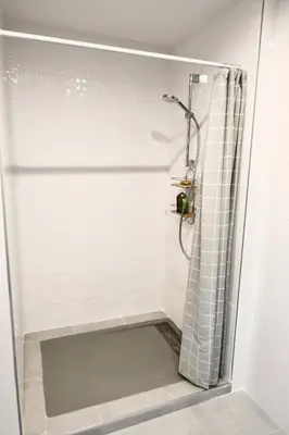 Salle de bains dans l'établissement Appartement 60m2 avec piscine privée dans villa