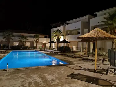 Piscine de l'établissement T3 vue mer direct plage clim N79 ou située à proximité