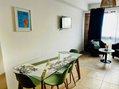 Coin salon dans l'établissement Entre montagne et mer