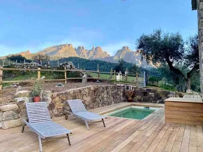Vue générale sur la montagne ou vue sur la montagne depuis la maison de vacances