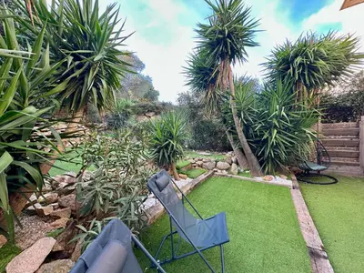 Jardin de l'établissement Appartement T3 Cala Di Mare L'ILE ROUSSE