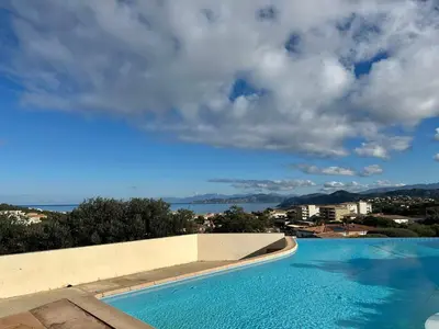 Piscine de l'établissement Appartement T3 Cala Di Mare L'ILE ROUSSE ou située à proximité