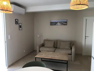 Coin salon dans l'établissement Appartement bord de mer T4 marina di bravonne N5-6
