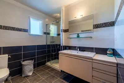 Salle de bains dans l'établissement Duplex vue mer - Ile Rousse