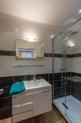 Salle de bains dans l'établissement Duplex vue mer - Ile Rousse