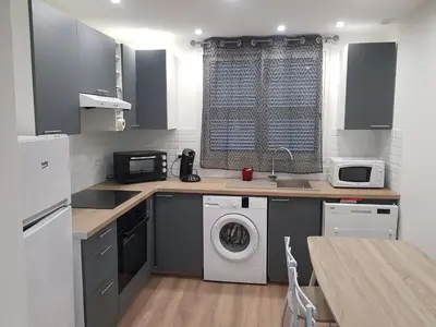 Cuisine ou kitchenette dans l'établissement Maison T2 500m de la plage